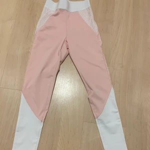 Träningstights i storlek XS - Knappt använda träningstights i storlek XS. Köpta från Bubbleroom