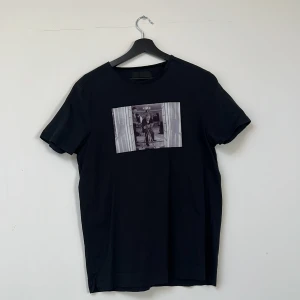 Limitato T-shirt - Säljer en snygg Limitato T-shirt i bra skick. Nypris 1700kr