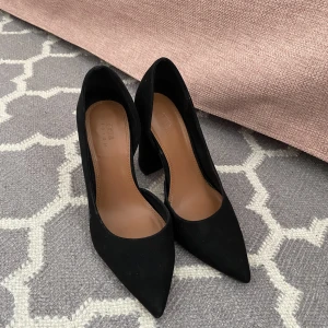 Pumps - Pumps som jag köpte här på plick men som tyvärr var för stora. Nästan helt oanvända💕