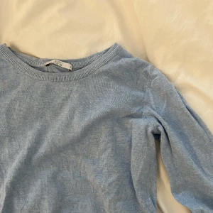 Blå tröja  - St s men passar nog också xs. Något nopprig köpt från sellpy men hade den bara nån gång. Fråga gärna efter fler bilder/info💞