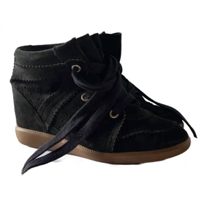 Isabel Marant skor - Isabel Marant skor har aldrig använts prislappen är kvar och är i ett väldigt fint skick. Säljer pågrund av ingen användning 