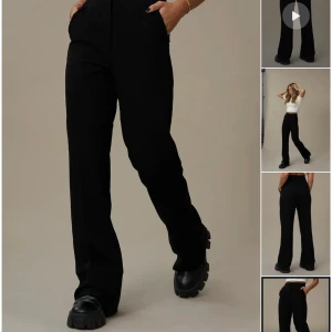 Nakd kostymbyxor - Säljer dessa så fina Hanna schönberg X NA-KD kostymbyxorna!!!! Helt nya med prislapp kvar. För små för mig. Skriv privat för fler bilder!!!! ❤️❤️❤️