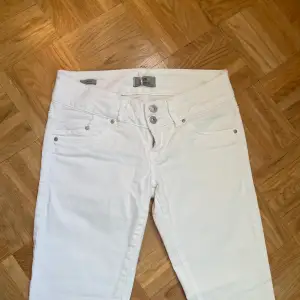 Snygga lågmidjade vita jeans från ltb❤️