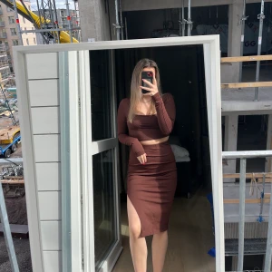 Superfint ribbat brunt set - Kjol och topp, skitfint & bekvämt | Storlek S  | Köparen står för frakten 🤍 | Paketpris vid köp av fler plagg | Allt säljs i befintligt skick💗