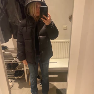 Vinter jacka❤️ - Super fin och varm jacka från hm köptes för 400 för ett halvår sen typ❤️inga skador eller defekter❤️strorlek xs men passar s och m oxå❤️