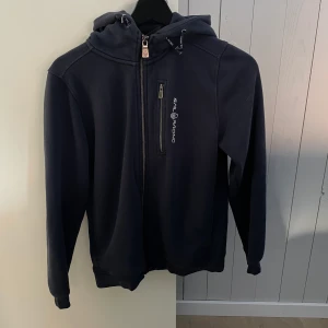 Hoddie - Hoddie från sail racing, strl 160