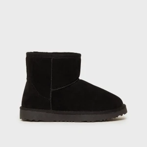 uggs  - Uggs som jag köpte förra vintern. Väl använda men inget som syns. Super sköna å snygga!!🥰Köpta för 600, säljer för 200+frakt