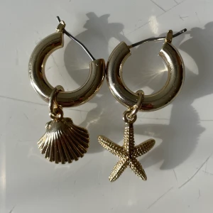 Örhängen & other stories - Jättefina örhängen som aldrig använts. 