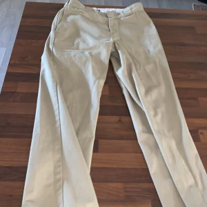 Dickies 874 baggy byxor - Ett par fräscha beige byxor från dickies