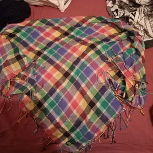 Blandade saker  - Halsduk 50 kr och rillakuma mössa 100kr 