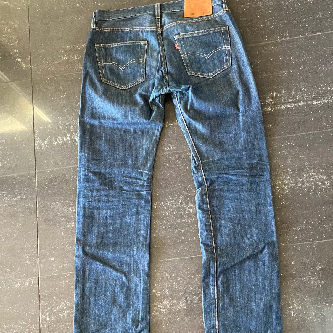 Blå levis jeans - 90