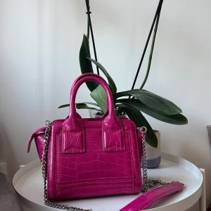Rosa väska från Zara - Väska från zara