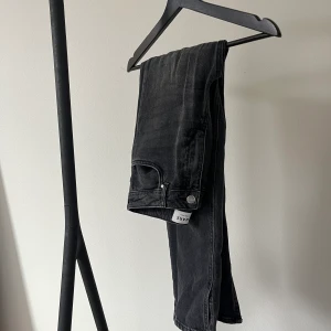 Mörkgrå jeans  - Mörkgrå jeans från Vero Moda, 26/36