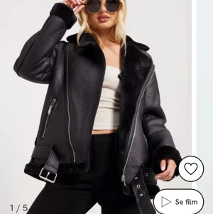 Jacka Pieces - Höstjacka från Pieces, storlek L.   Djur finns i hemmet.   Köparen står för frakten. 