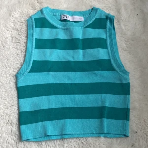 Linne från Zara🫶🏼 - Säljer detta linnet ifrån zara, andvänd max 5 ggr, väldigt fint skick💗 S men passar Xs lika bra🫶🏼