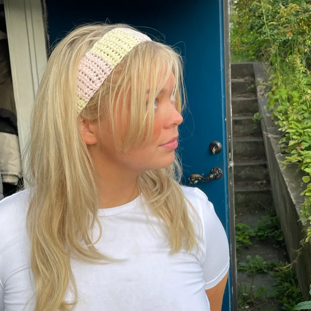 Virkade hårband🧶för att köpa & se alla tillgängliga hårband kolla in @crochetbyviola på instagram🫶🏼. Accessoarer.