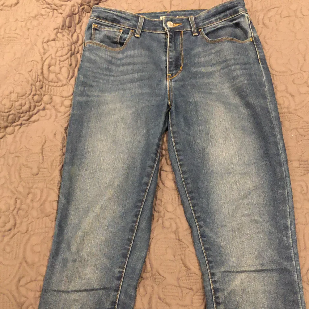 Levis jeans storlek 27 . Jeans & Byxor.