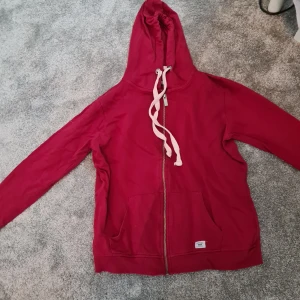 Röd dragkedja tröja - Röd tröja med drag kedja