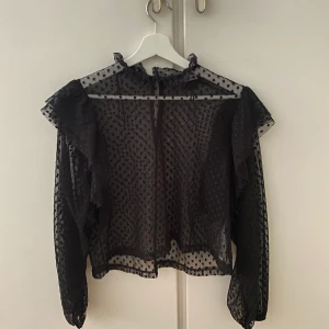 Festtopp  - Svart mesh topp ifrån zara