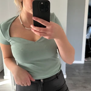 Topp - Tryck ej på köp nu Söt topp från Ginatricot Stl S 40kr