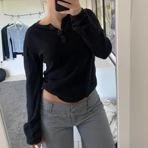 Långärmad tröja - Tröja från Crocker med (långa!!!) ärmar. Materialet är supermysigt, väldigt bra kvalite🫶🏼