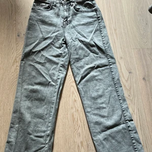 Madlady  - Gråa vida jeans från madlady bra skick, köparen står för frakten 