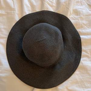 Svart hatt från Hm, 20 kr 