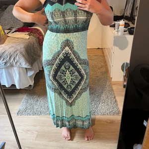 Långklänning  - Långklänning i ett bohemiskt mönster. Stretchiga i tyget Nyskick Nypris 399kr