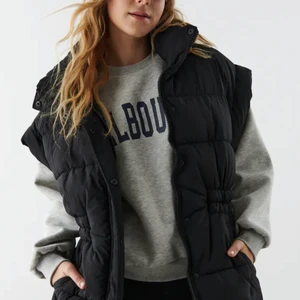 Lola puffer vest, GinaTricot - Använd fåtal gånger, nypris 600kr. Säljer för 350kr 