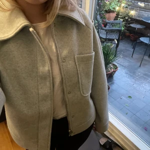 Kappa  - Super populära och slutsålda kappan från NA-KD!❤️ Lägger upp igen pga oseriösa bud! Strl 36 men overzised Köp direkt för 700!🫶🏼❤️