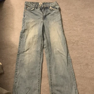 Baggy jeans - Ljusblå baggy jeans från lager 157, använt 2-3 gånger men passar inte lika bra i de. Bra skick o mycket sköna❤️