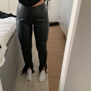 Skinnbrallor  - Skinnbyxor ifrån ginatricot i storlek s.