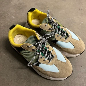 Chunky Sneakers Topshop - Chunky sneakers från Topshop, storlek 38.5  Använda men i bra skick, inga defekter, behöver rengöras lite så ser de säkert helt nya ut.