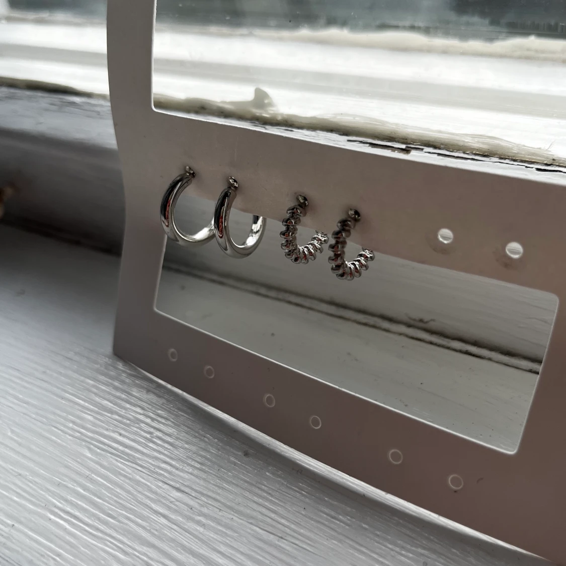 oanvända örhängen 