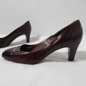 Vintage klackskor - Bruna vintageskor i klassisk modell, innehållet äkta läder🌿