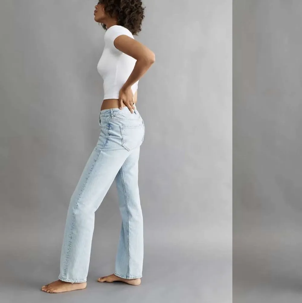 Säljer mina lågmidjade jeans från Gina då dom inte kommer till användning. Dom är helt slutsålda och endast använda 1 gång 💗. Jeans & Byxor.