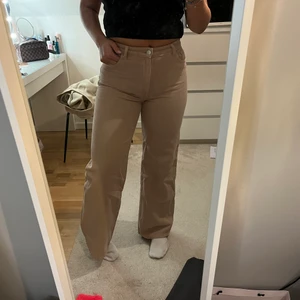 Monki jeans - Beiga jeans från monki som har blivit för små för mig. ☺️😆☺️