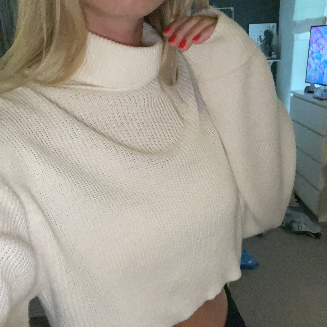 Stickad polotröja från H&M. Använd några gånger men den är i nyskick.  - 90