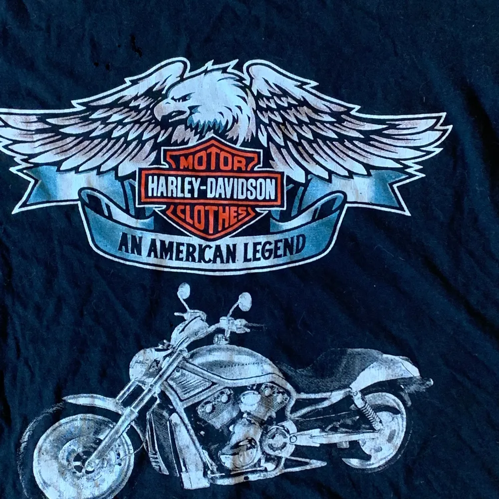 Skön over sized tisha med najs Harley Davidson tryck🎱 . T-shirts.