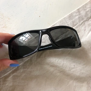 Trendiga solglasögon - Så trendiga solglasögon från Bliz, köpta på sellpy! Passar perfekt till hösten med en stor stickad tröja och cowboy boots 🤠