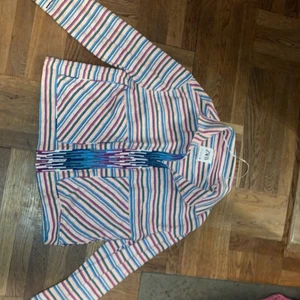 Jacka från Zara - Färgglad jacka från Zara i storkek xs.