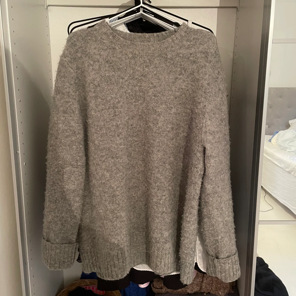 Grå stickad tröja  - 90