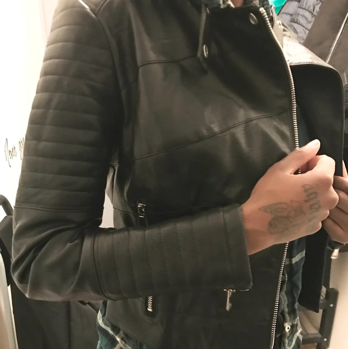 svart skinnjacka  - 90