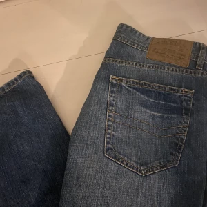 Lowwaist jeans  - Säljer dessa skitsnygga lågmidjade raka jeansen från second hand. Då dom tyvär är förstöra för mig har dom inte kommit till andvänding. Skriv vid funderingar 💕