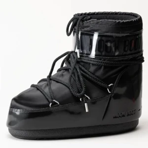 Moon boots - Säljer nu mina sjukt snygga moon boots som jag fått i födelsedagspresent, storlek 38-40 och säljer eftersom jag har för många,sjukt bra skick Pris kan diskuteras vid snabb affär  Tveka inte att kontakta mig om du har några frågor😊 Original pris:1800 