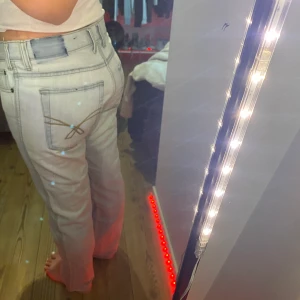 Ljusblå jeans  - Jenas som alrig kommer till andvändning ❤️(tyck ej på köp nu)