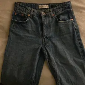 straight jeans storlek 34, från zara snygga och bekväma 💓