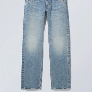 Lågmidjade jeans  - Helt nya lågmidjade jeans från Weekday, Arrow Low Straigt Jeans! Aldrig använt, dem är fel storlek