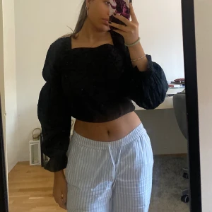 Tröja från NAKD  - Tröja från NAKD med öppen rygg i storlek S. Använd 1 gång. 150kr plus frakt på 62.