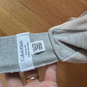Calvin klein väska - Snygg calvin klein väska som min vän sytt själv, fin second hand väska